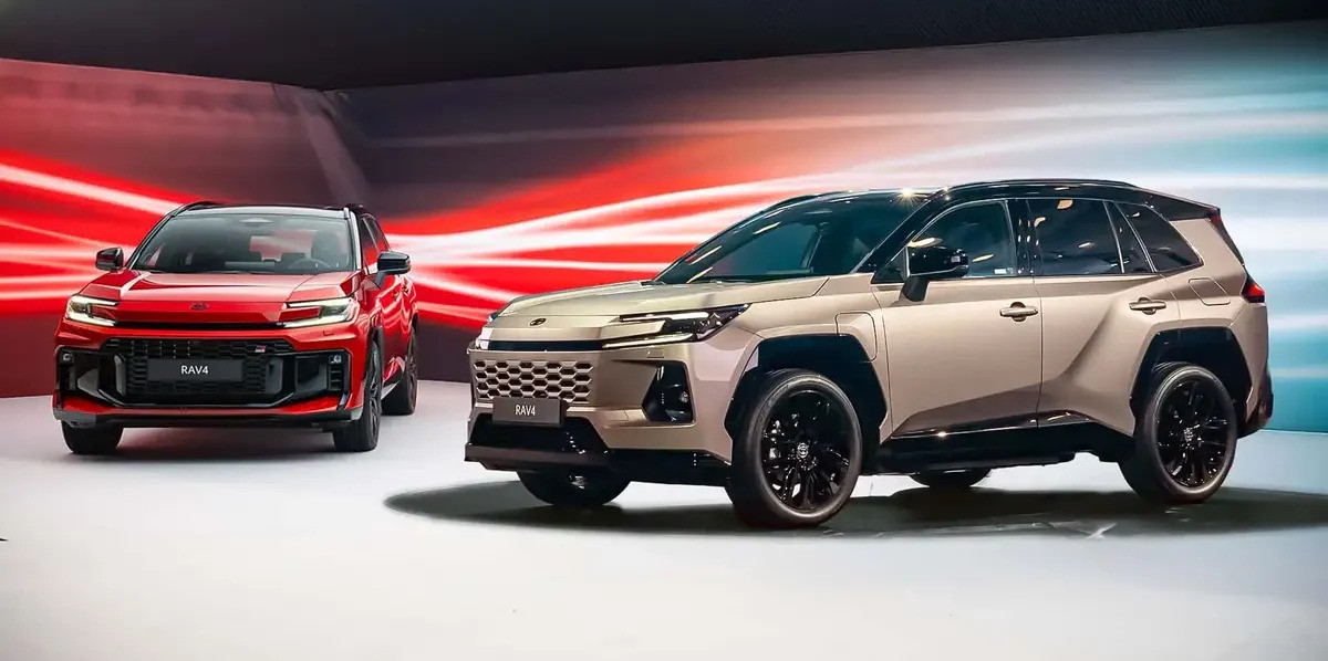 Noua Toyota RAV4 2026: Crossover hibrid cu echipamente extinse și autonomie de până la 100 km în mod electric