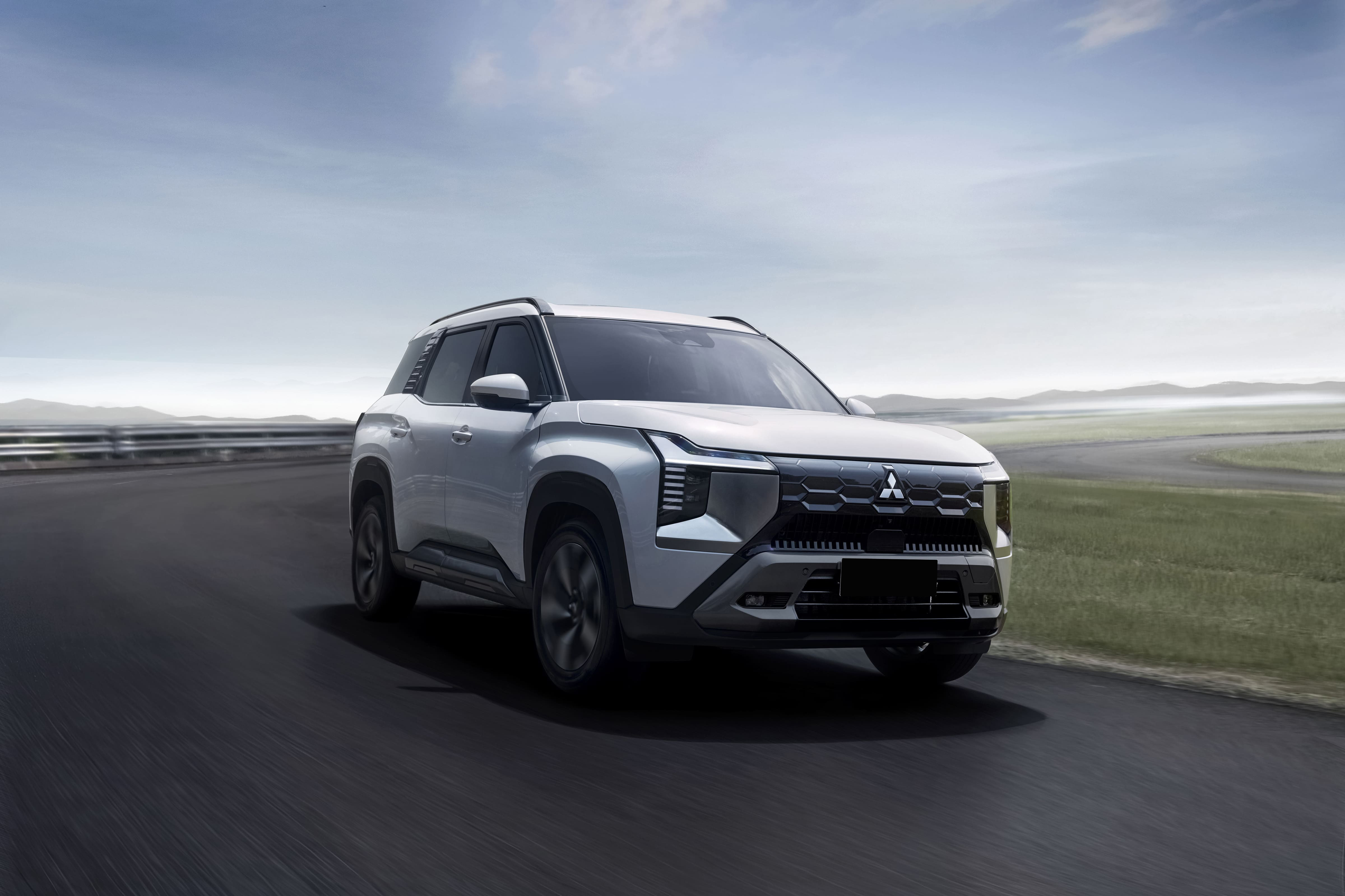 Mitsubishi Destinator: un crossover accesibil cu șapte locuri, destinat familiei și condusului pe teren accidentat.