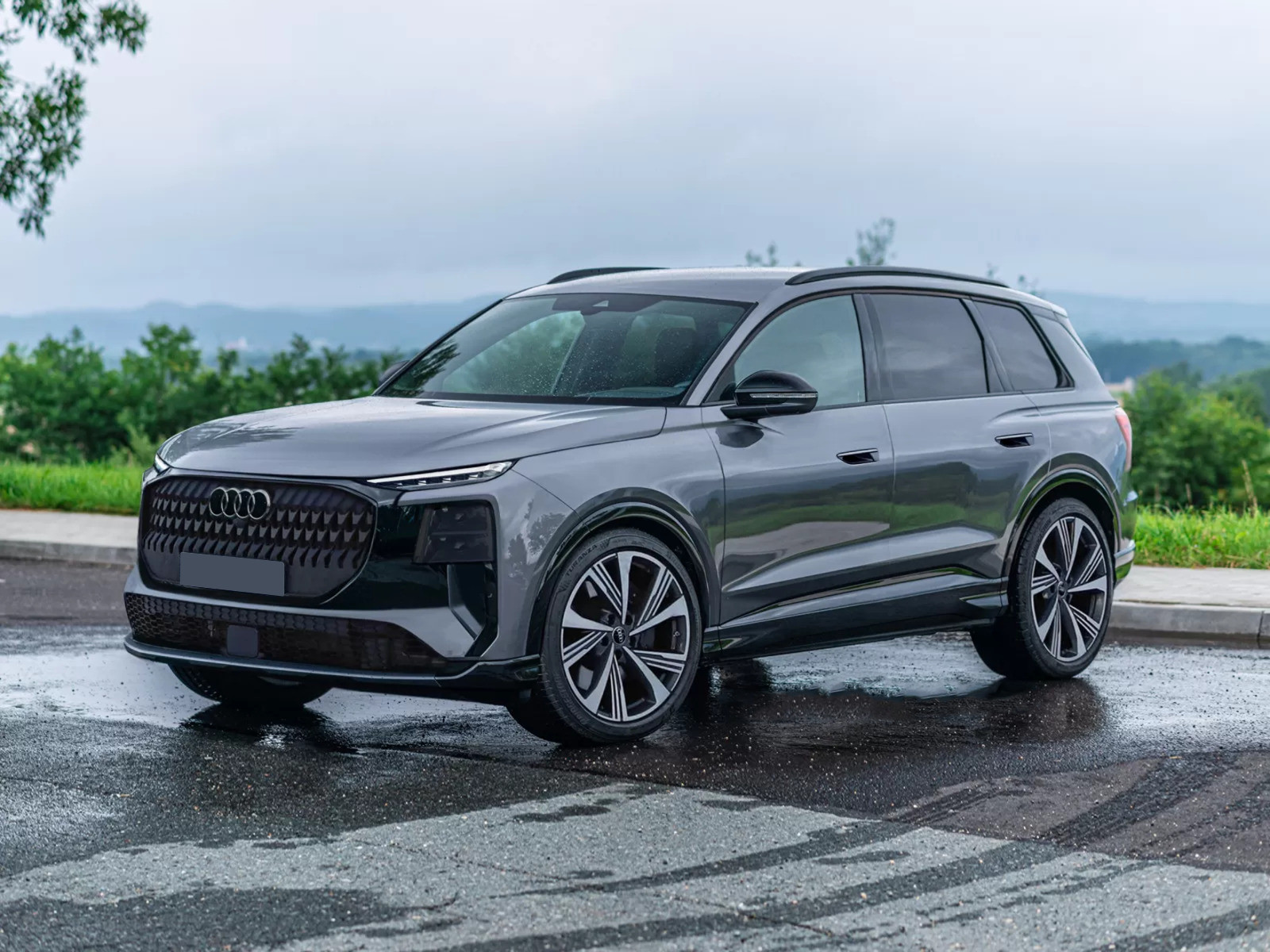 Audi Q9 va apărea în 2026: noul crossover de top provoacă BMW X7 și Mercedes GLS