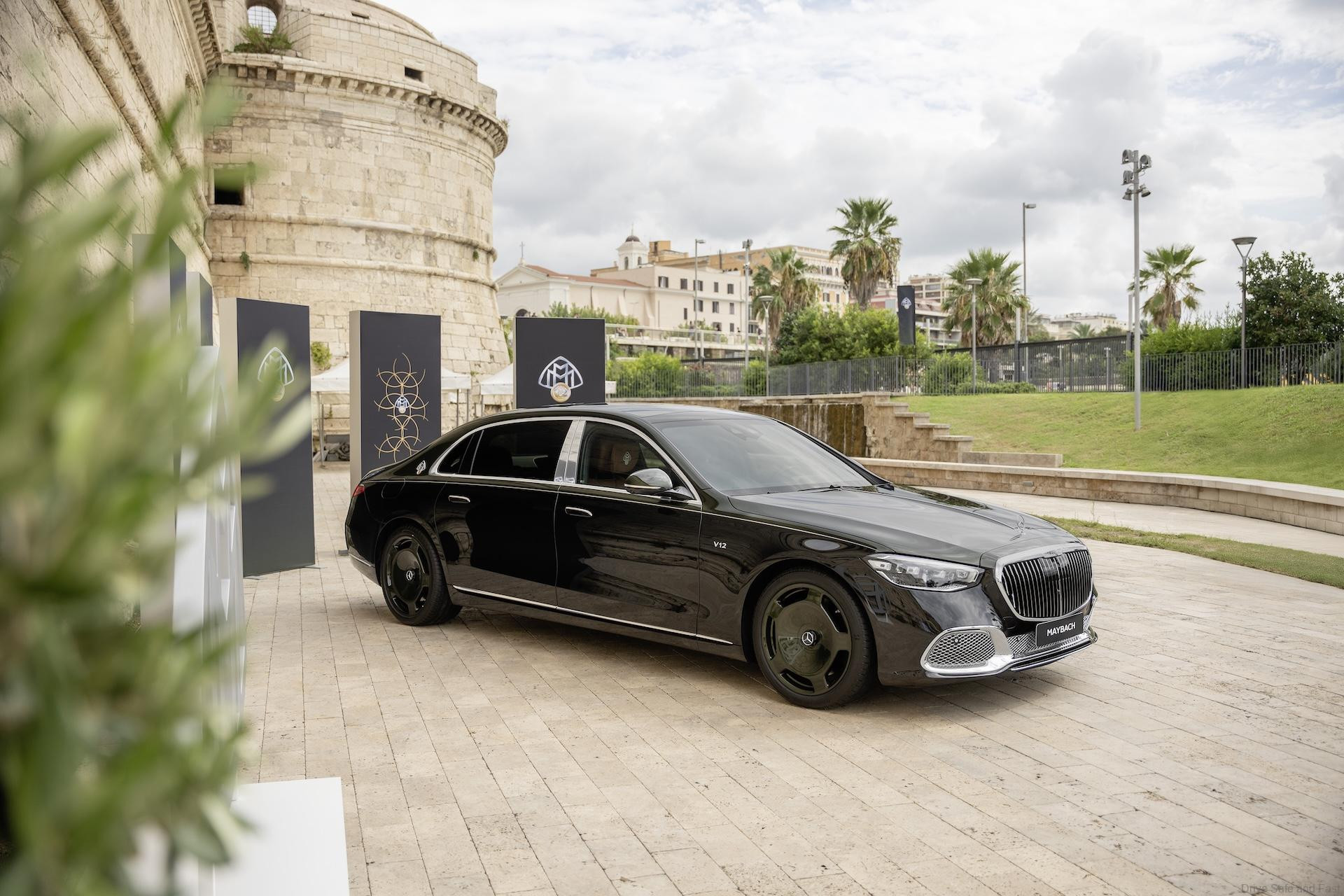 Mercedes-Maybach S 680 V12 Edition: lux limitat cu accente aurii