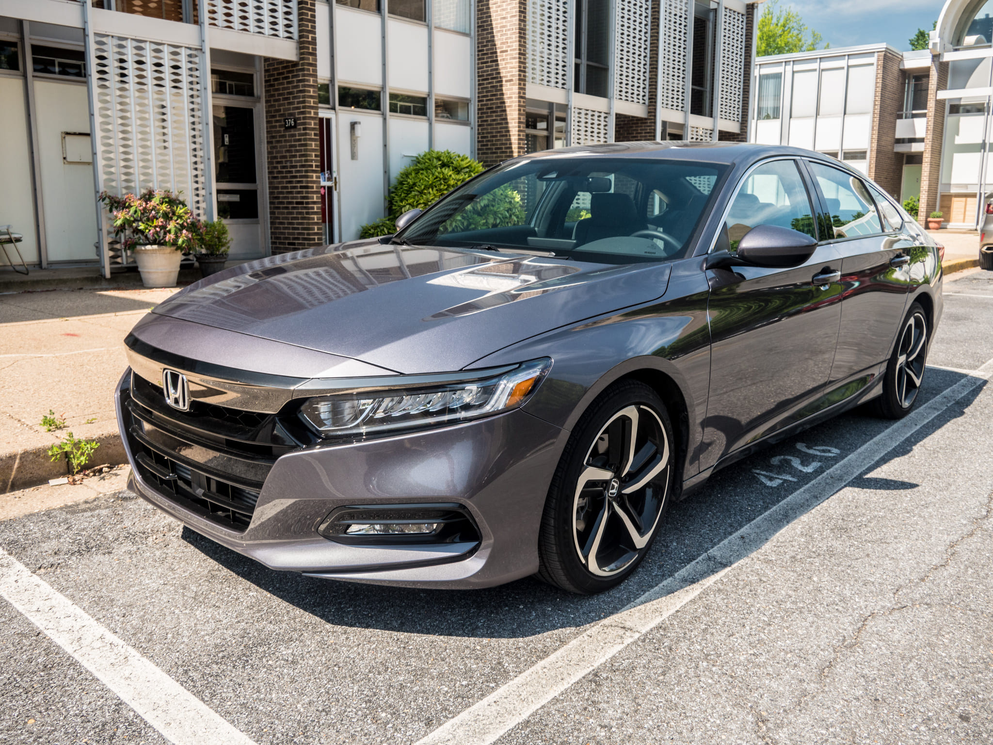 Sedanul japonez de încredere Honda Accord: autonomie de până la 250.000 km și motoare economice.