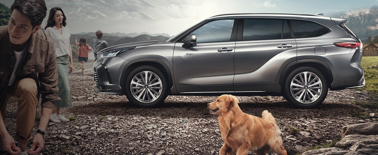 Toyota a prezentat noul crossover actualizat Crown Kluger 2026: mai multe tehnologii și confort.
