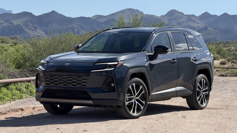 Experții au desemnat versiunea optimă a noului Toyota RAV4 2026 — *versatilitatea înainte de toate*.