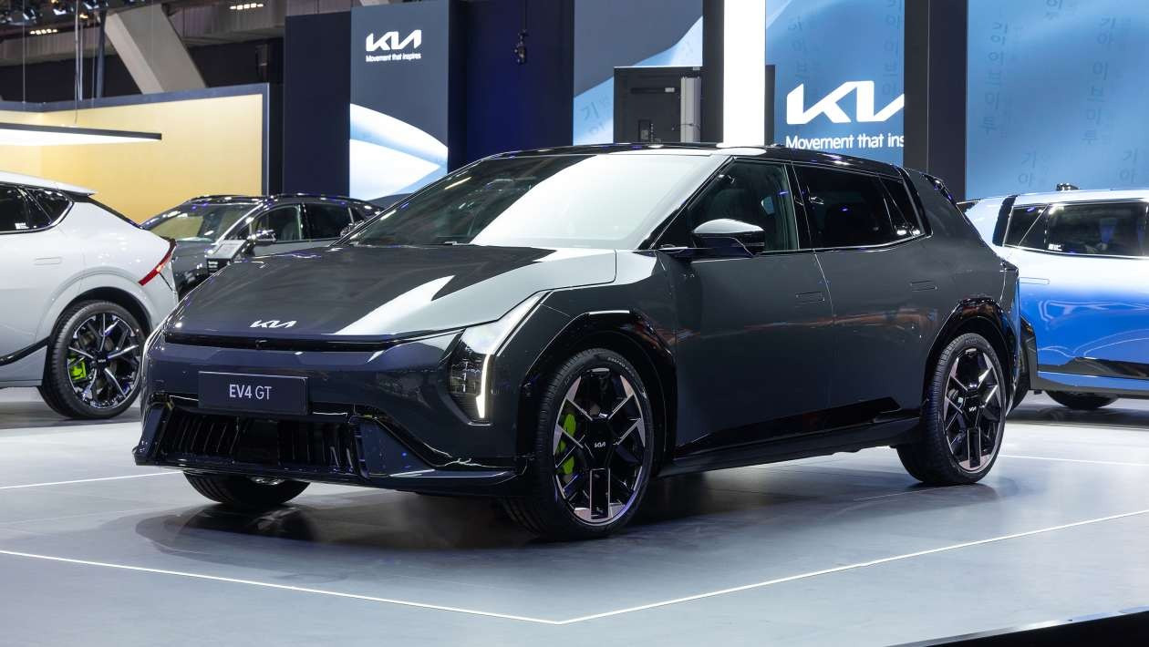 KIA EV4 GT: hot‑hatch electric cu tracțiune integrală și caracter de sportcar