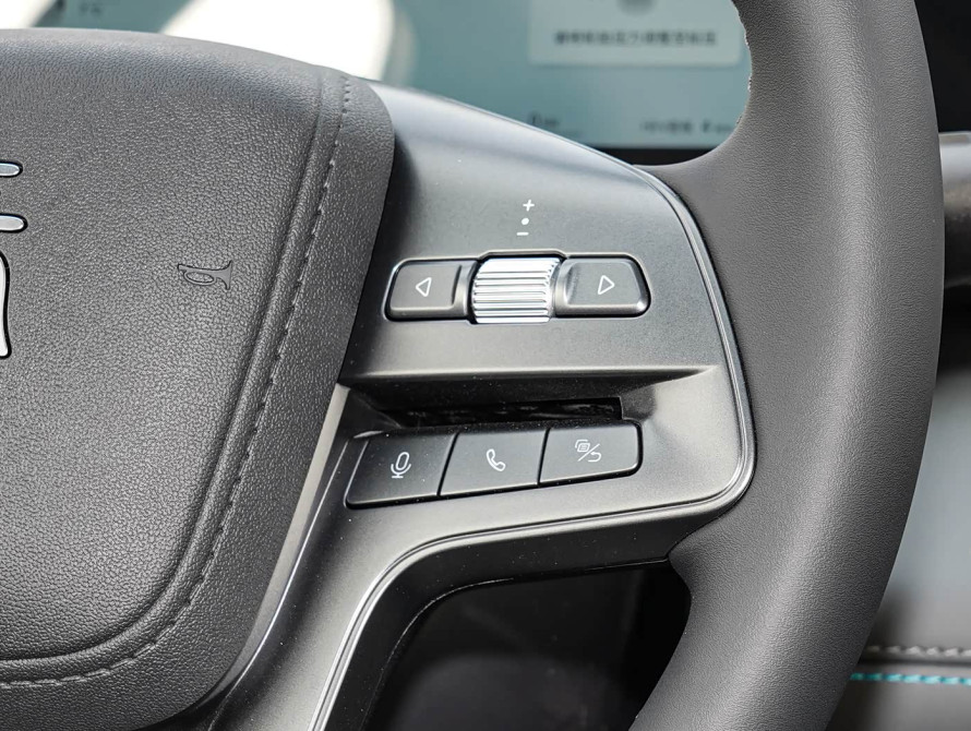 BYD Qin L DM-i Basic+ 2025 - 27 BYD Qin L DM-i Basic+ 2025 - 27 | bex-auto.md