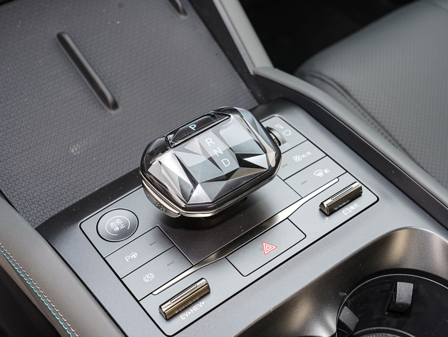 BYD Qin L DM-i Basic+ 2025 - 38 BYD Qin L DM-i Basic+ 2025 - 38 | bex-auto.md