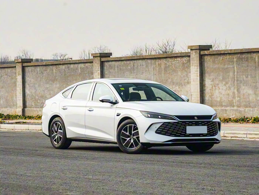 BYD Qin L DM-i Basic+ 2025 - 2 BYD Qin L DM-i Basic+ 2025 - 2 | bex-auto.md