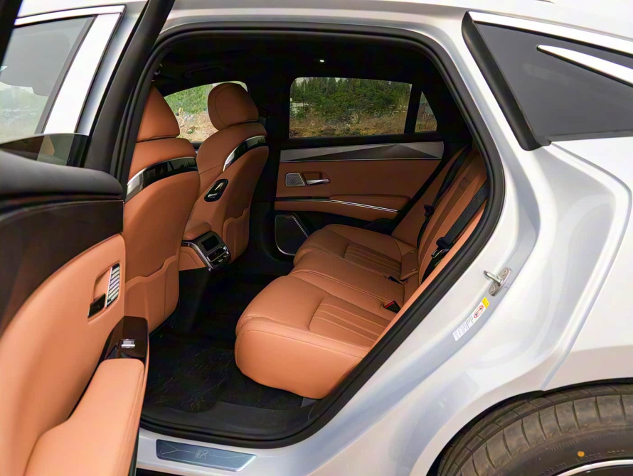 BYD Han L DM-i 200KM Basic 2025 - 47 BYD Han L DM-i 200KM Basic 2025 - 47 | bex-auto.md