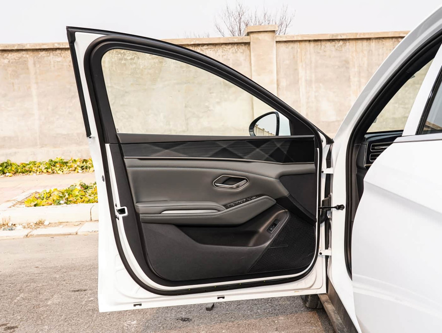 BYD Qin L DM-i Basic+ 2025 - 8 BYD Qin L DM-i Basic+ 2025 - 8 | bex-auto.md