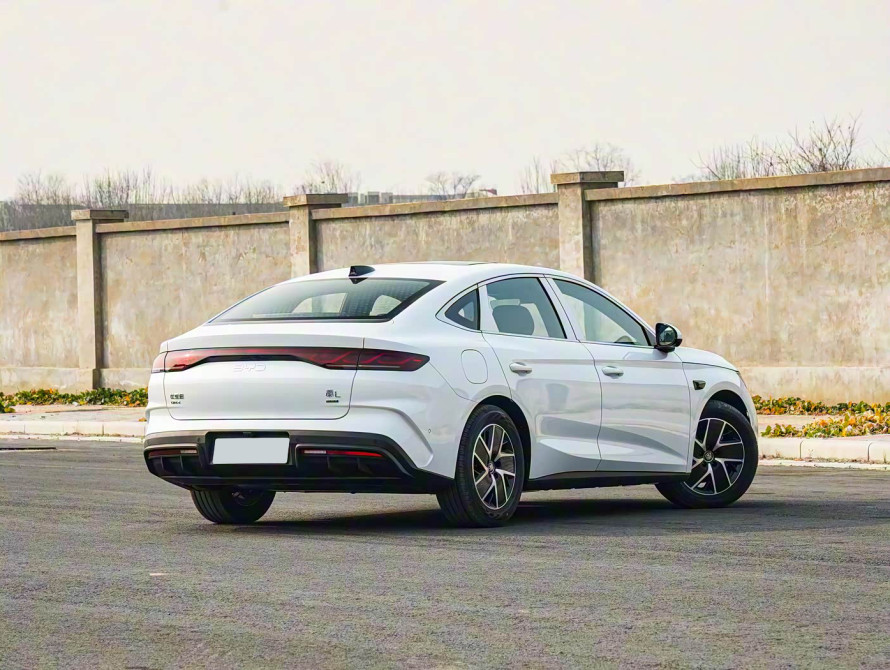 BYD Qin L DM-i Basic+ 2025 - 4 BYD Qin L DM-i Basic+ 2025 - 4 | bex-auto.md