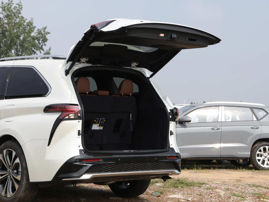 Toyota Granvia Top 2026 - 49 Toyota Granvia Top 2026 - 49 | bex-auto.md