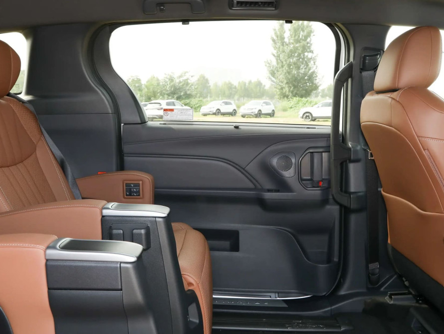 Toyota Granvia Top 2026 - 41 Toyota Granvia Top 2026 - 41 | bex-auto.md