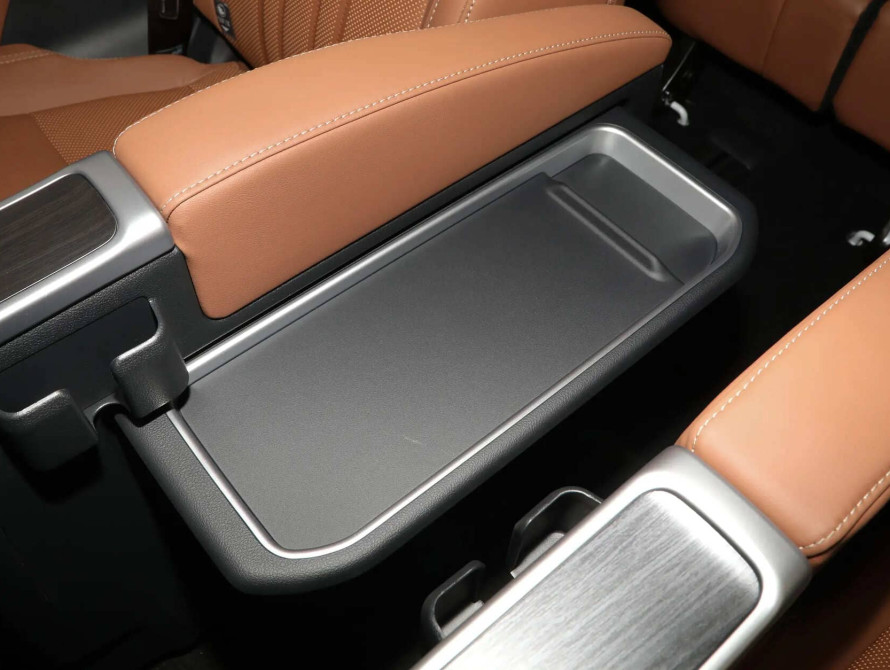 Toyota Granvia Top 2026 - 48 Toyota Granvia Top 2026 - 48 | bex-auto.md