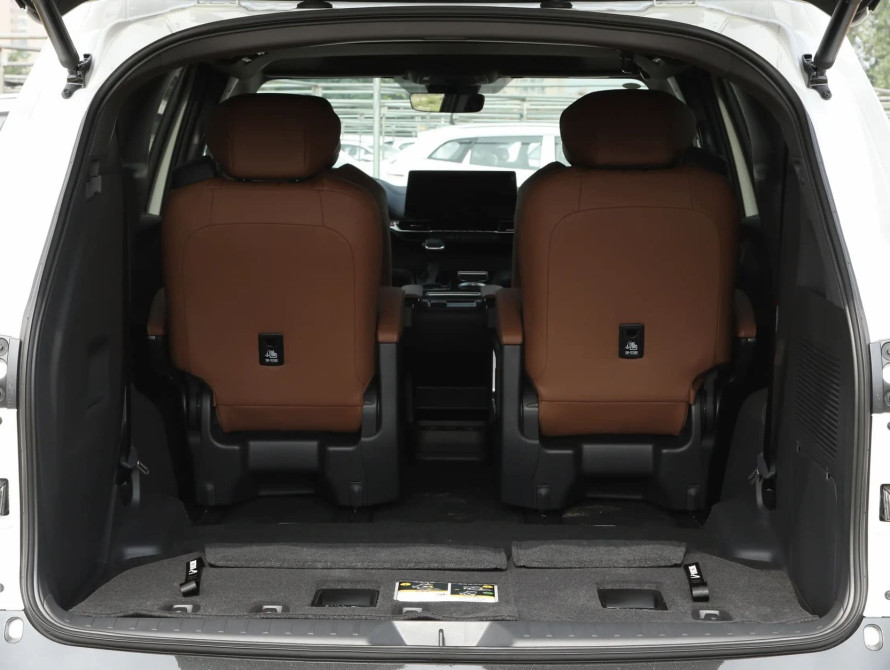 Toyota Granvia Top 2026 - 50 Toyota Granvia Top 2026 - 50 | bex-auto.md