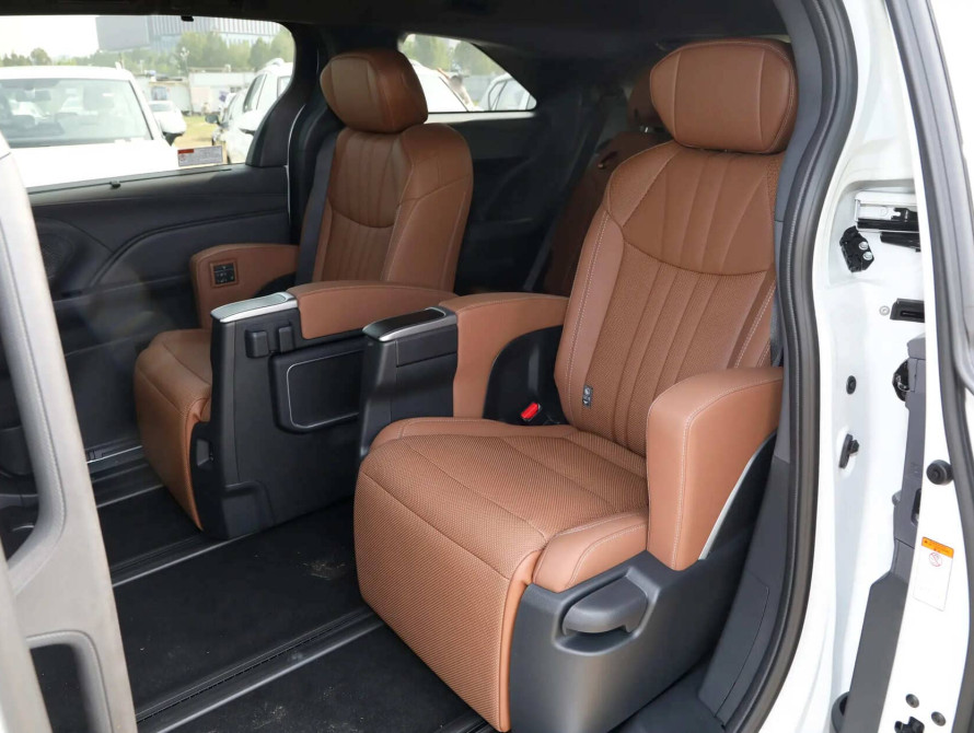 Toyota Granvia Top 2026 - 40 Toyota Granvia Top 2026 - 40 | bex-auto.md