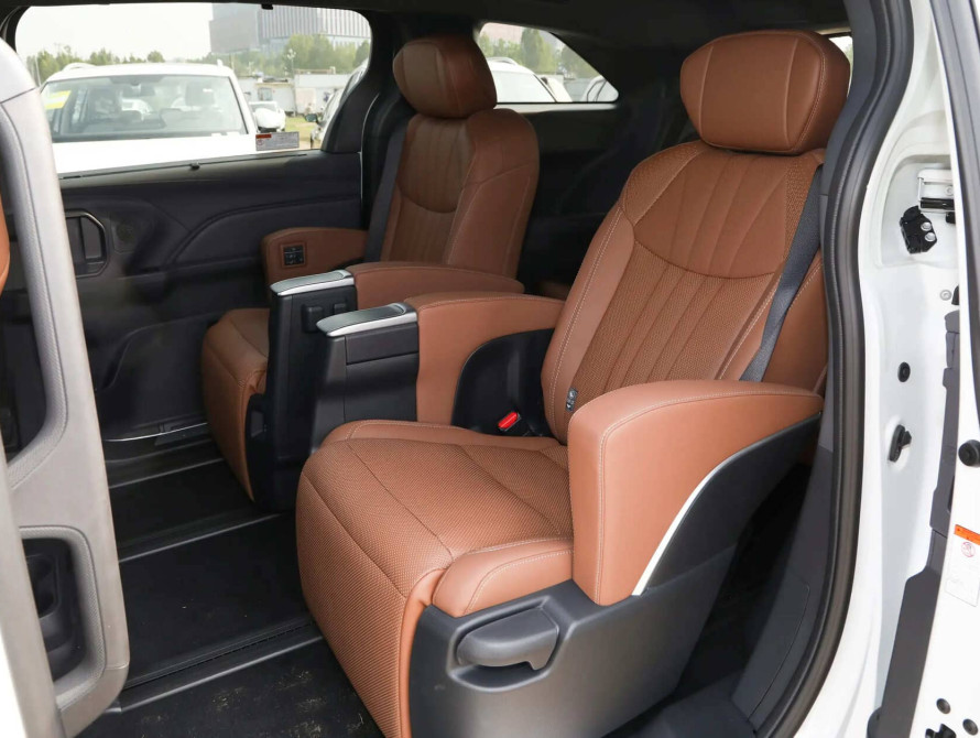 Toyota Granvia Top 2026 - 44 Toyota Granvia Top 2026 - 44 | bex-auto.md