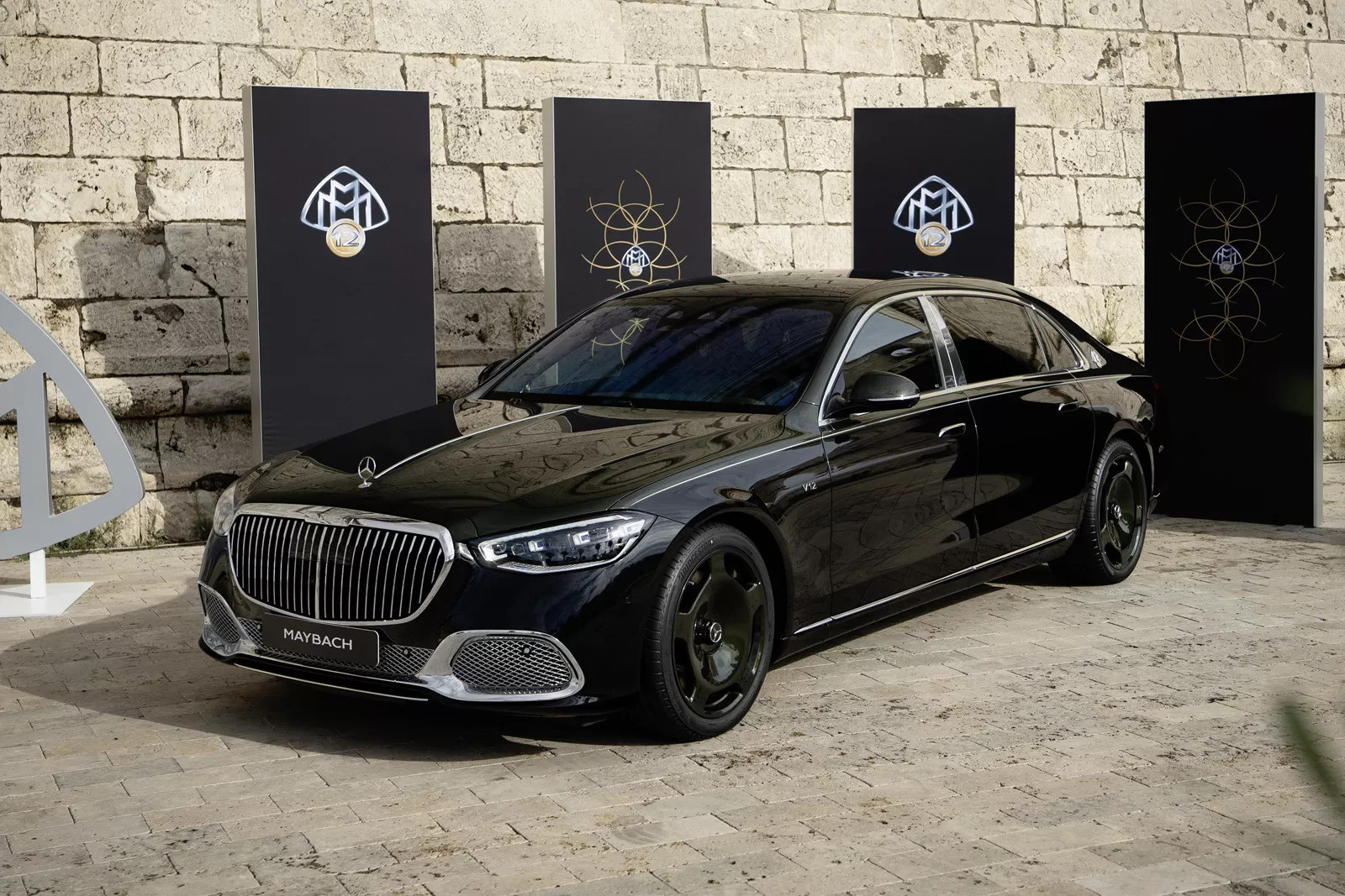 Mercedes-Maybach S 680 V12 Edition: лимитированная роскошь с золотыми акцентами - 1 | bex-auto.md